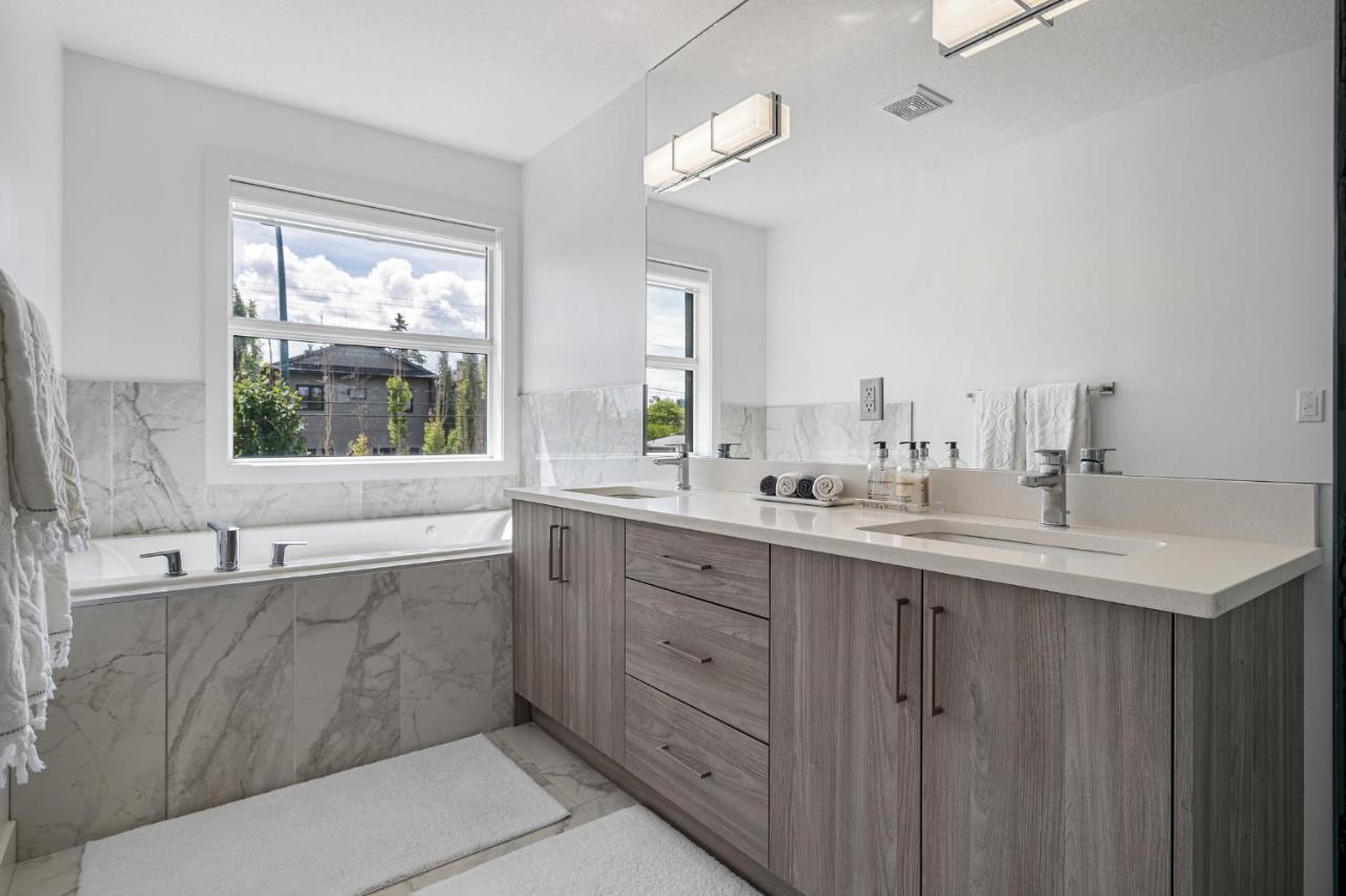 Luxury Spacious Private House Near City Centre YYC Eksteriør billede