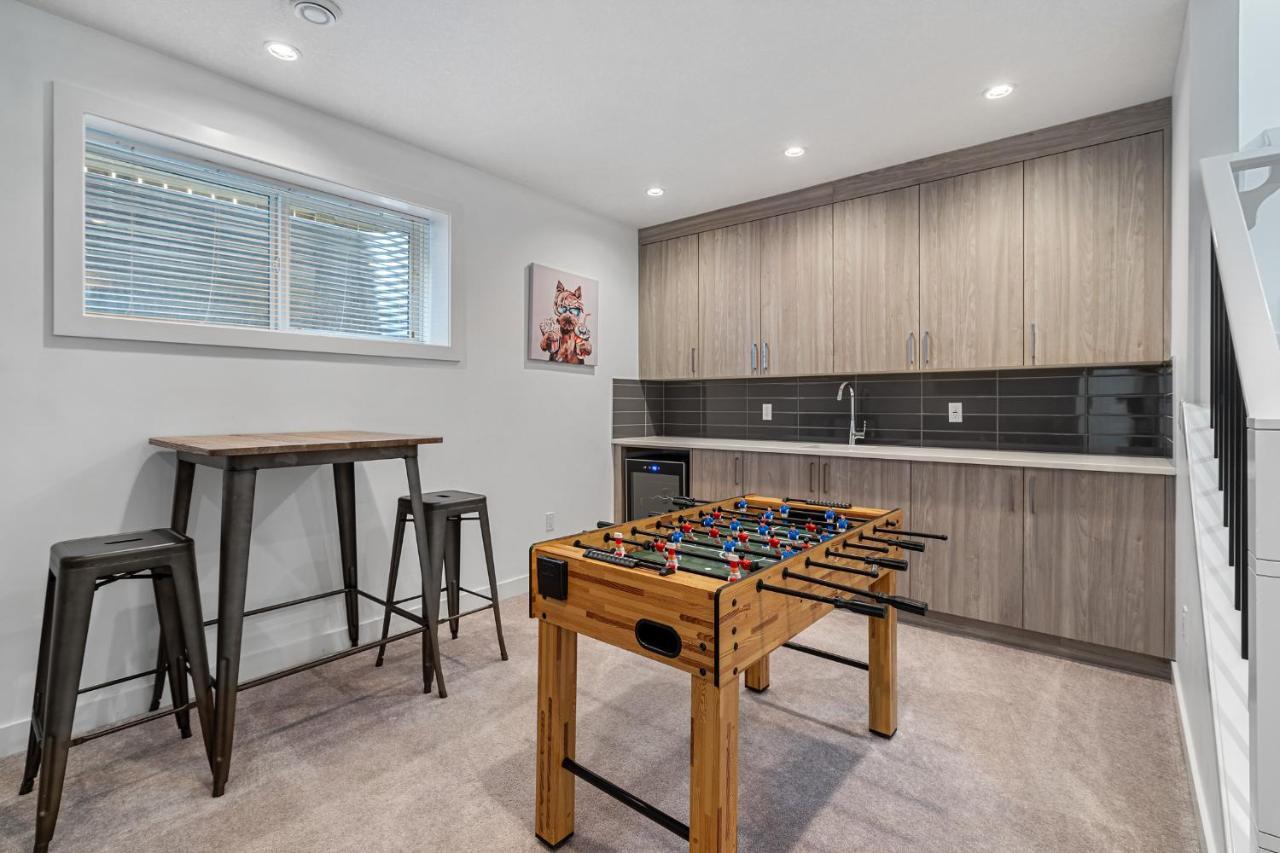 Luxury Spacious Private House Near City Centre YYC Eksteriør billede